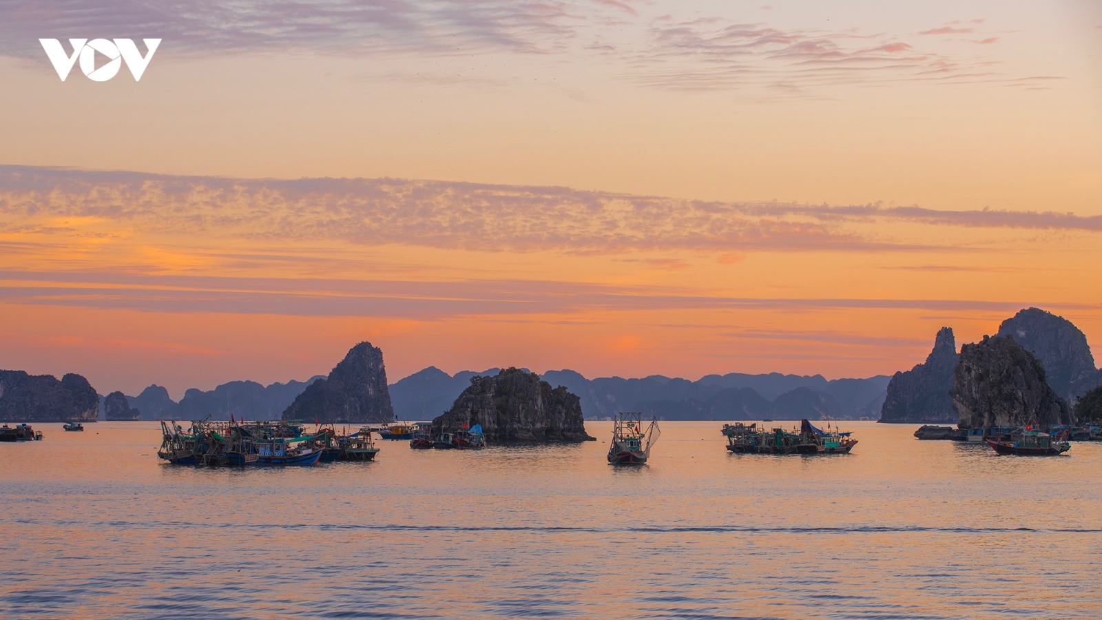 "Check-in" khung cảnh hoàng hôn mùa thu trên phố biển Hạ Long