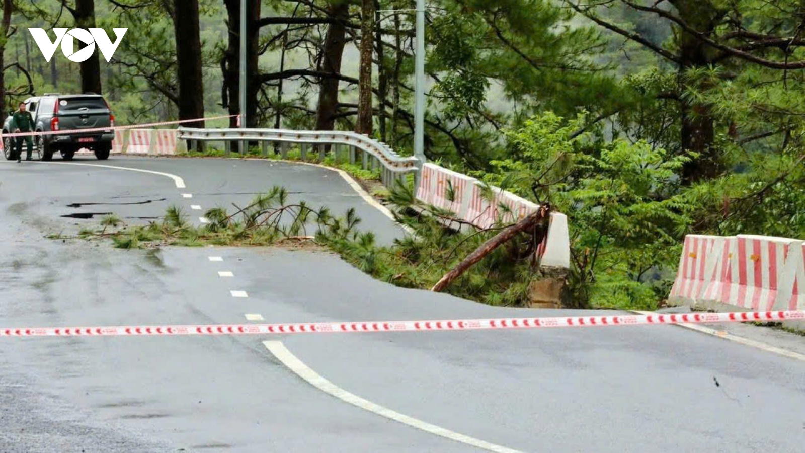 Cục Đường bộ yêu cầu khẩn trương khôi phục giao thông tại miền Trung, Tây Nguyên