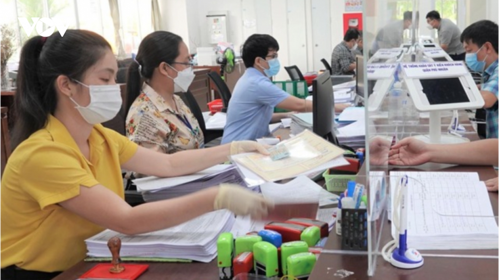 Tăng lương cho cán bộ, công chức, viên chức: Vấn đề cấp bách hiện nay