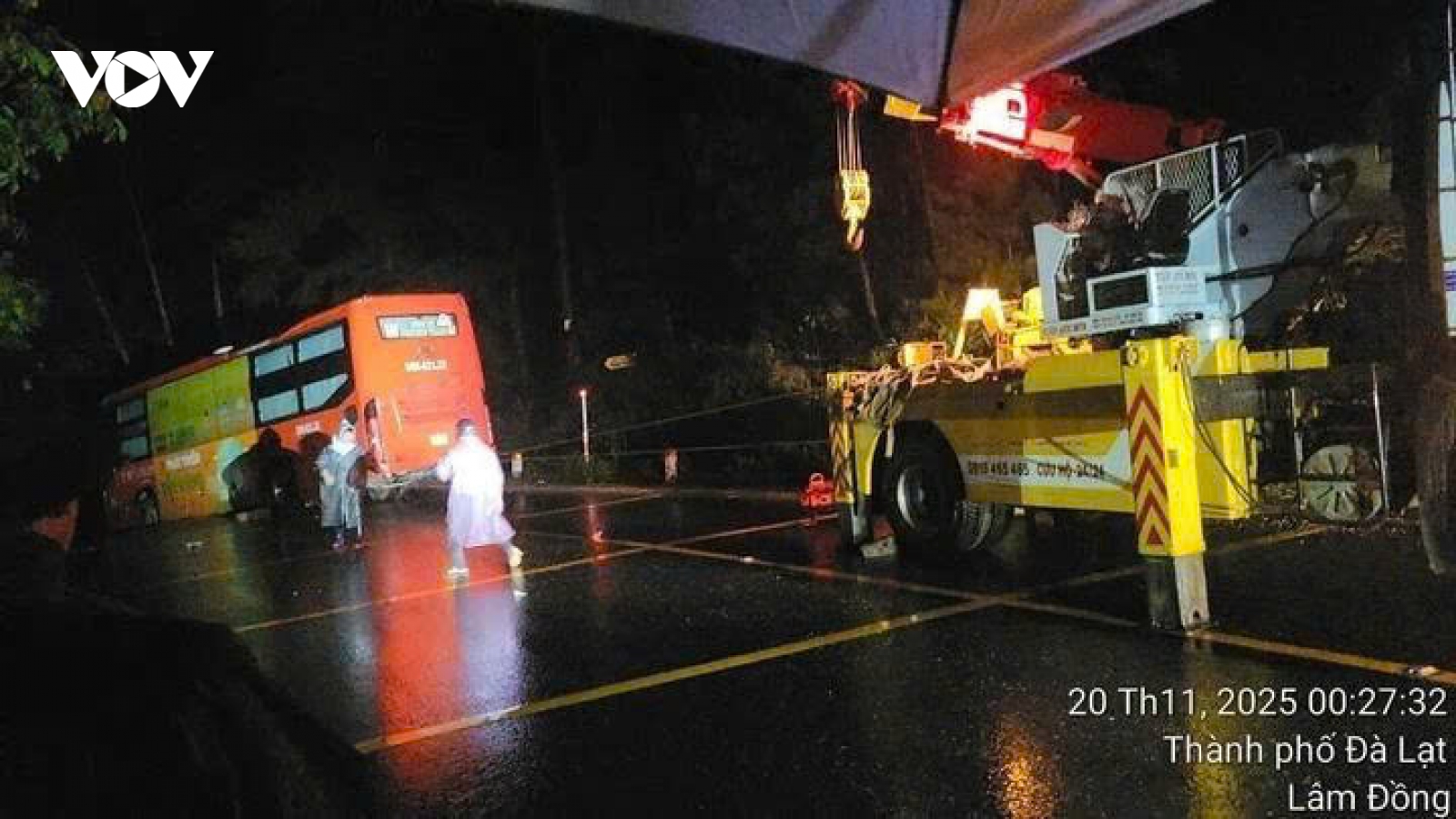 Xe khách 45 chỗ thoát hiểm trong gang tấc trên Đèo Mimosa