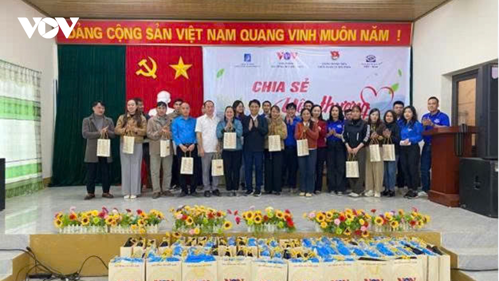 Đoàn Thanh niên khối quản lý VOV “trao yêu thương” tại Thái Nguyên