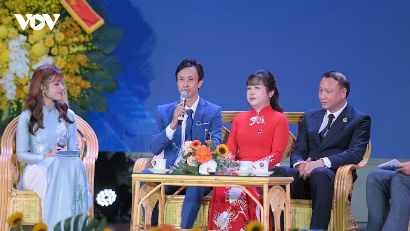 Thầy Nguyễn Bá Tư - Người truyền lửa cho học sinh chinh phục tri thức quốc tế