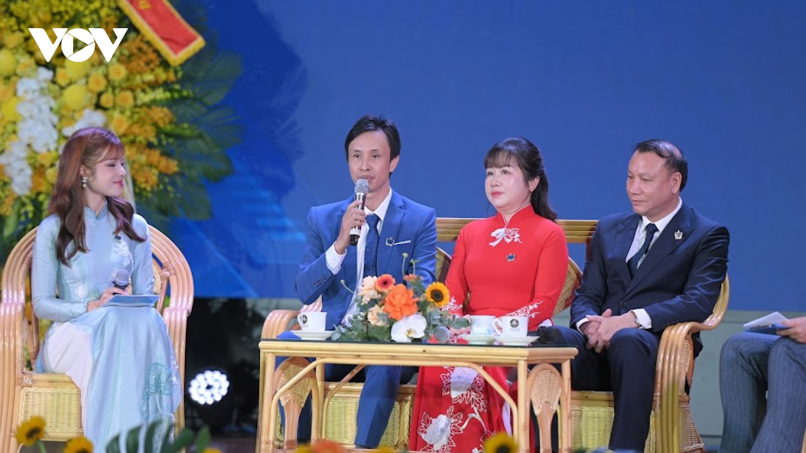 Thầy Nguyễn Bá Tư - Người truyền lửa cho học sinh chinh phục tri thức quốc tế