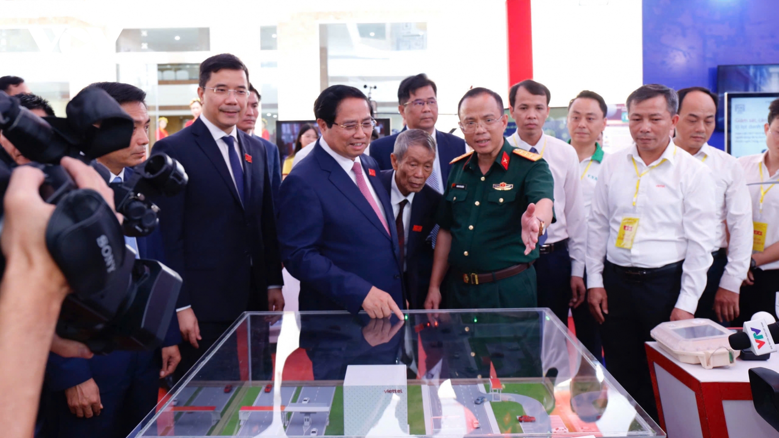 Góp ý văn kiện Đại hội XIV: Cơ hội lớn từ chuyển đổi số và đổi mới sáng tạo