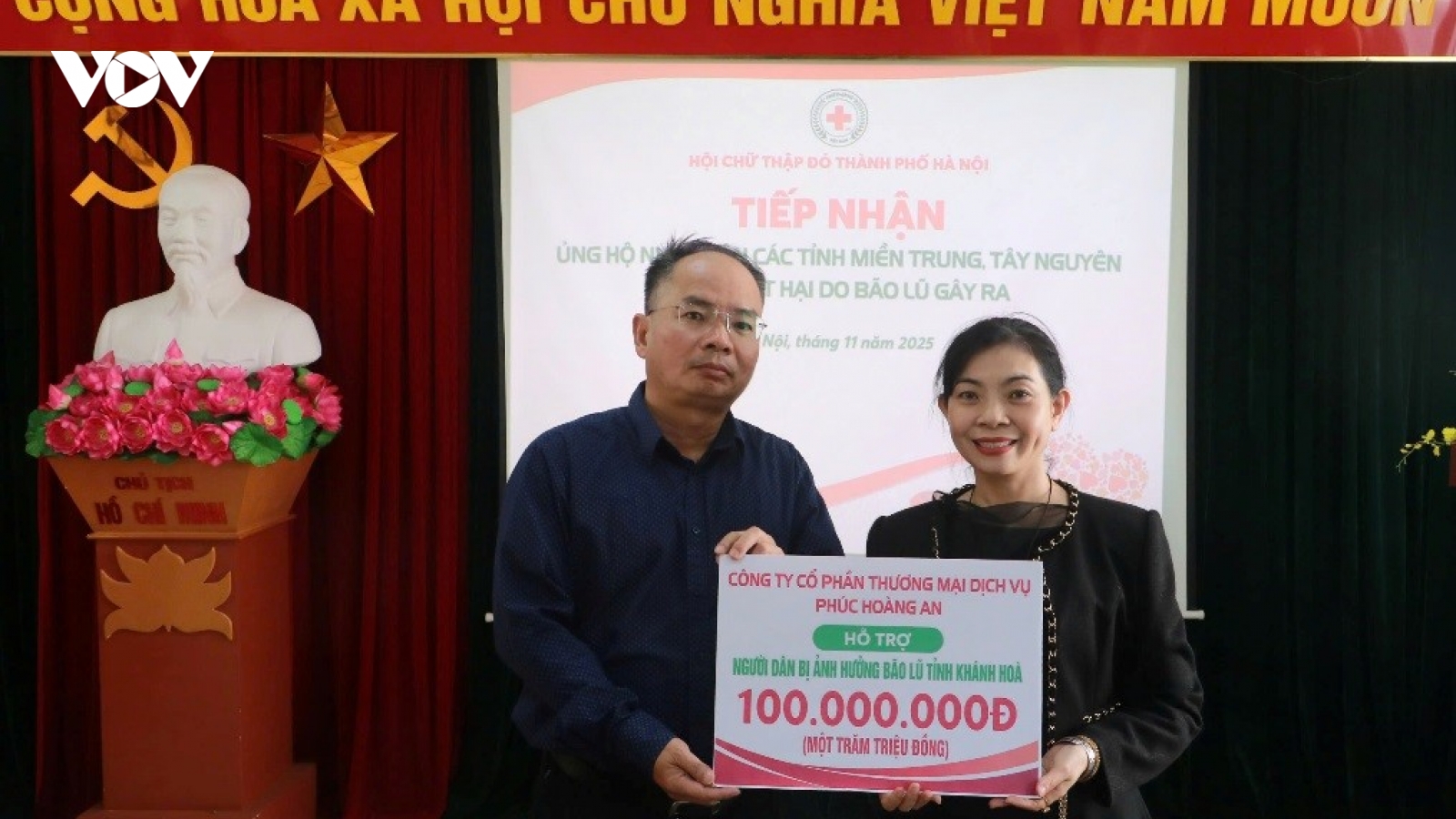 Người dân Hà Nội chung tay ủng hộ hỗ trợ đồng bào vùng lũ