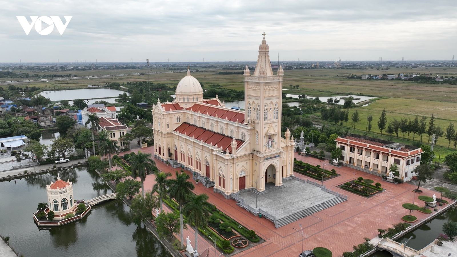 Chiêm ngưỡng Đền Thánh Báo Đáp, nơi "sáng lễ, chiều kinh" vang vọng trăm năm