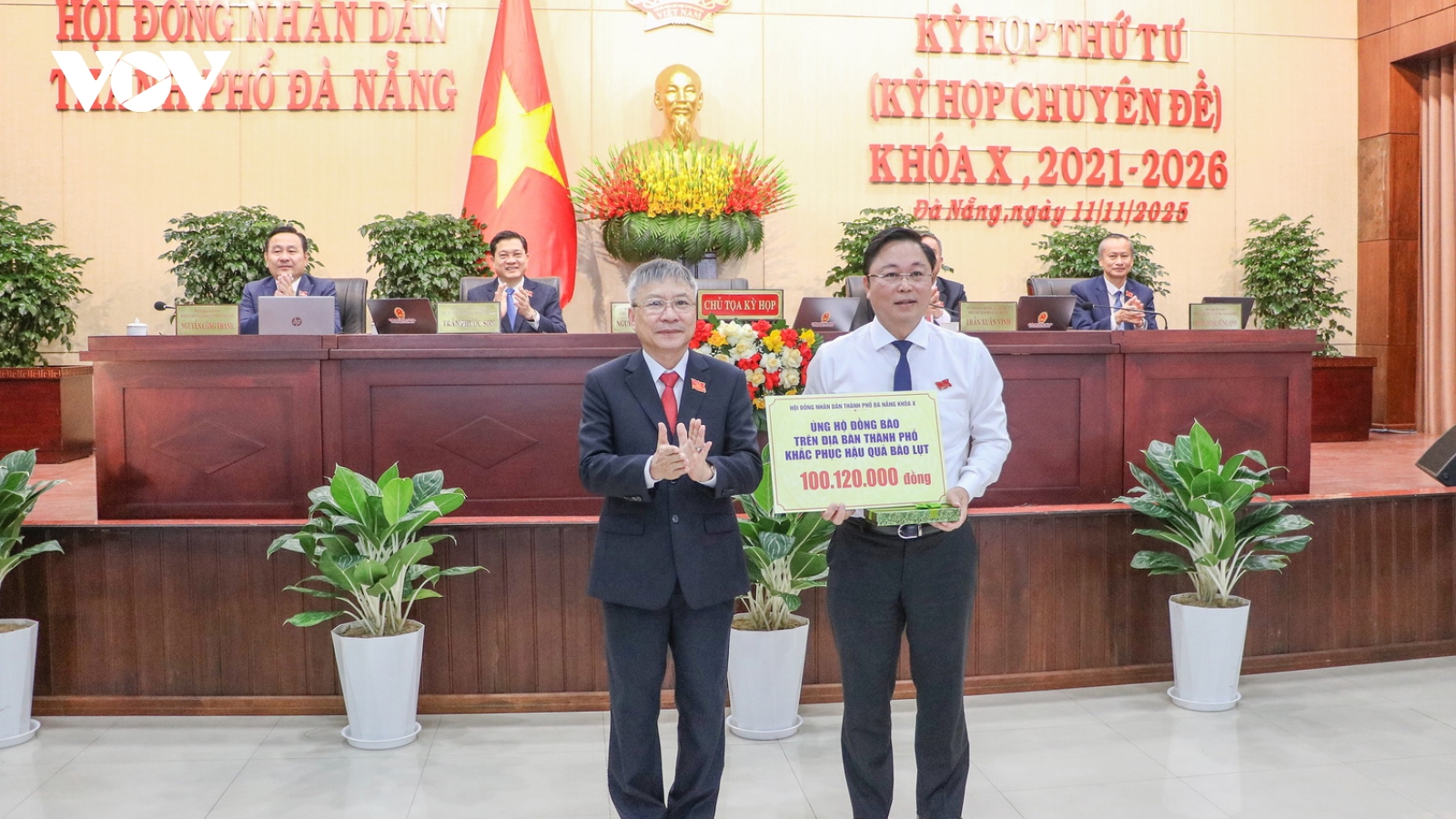 Đại biểu HĐND TP Đà Nẵng quyên góp hơn 100 triệu đồng khắc phục hậu quả bão  lụt
