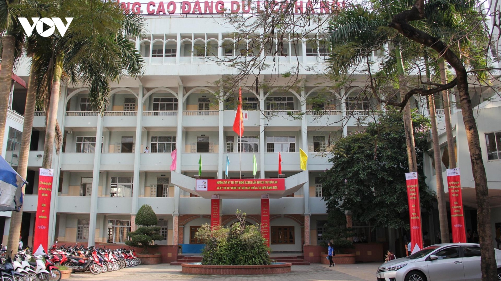 940.000 đồng hỗ trợ A80 khiến sinh viên đặt dấu hỏi, hiệu trưởng lên tiếng