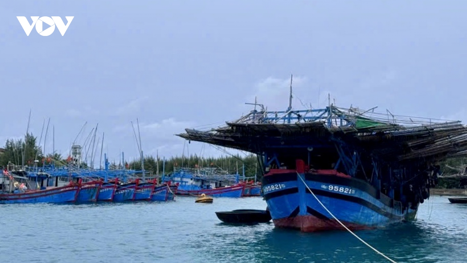 Các Trung tâm dịch vụ Hậu cần-Kỹ thuật quần đảo Trường Sa đón ngư dân tránh bão