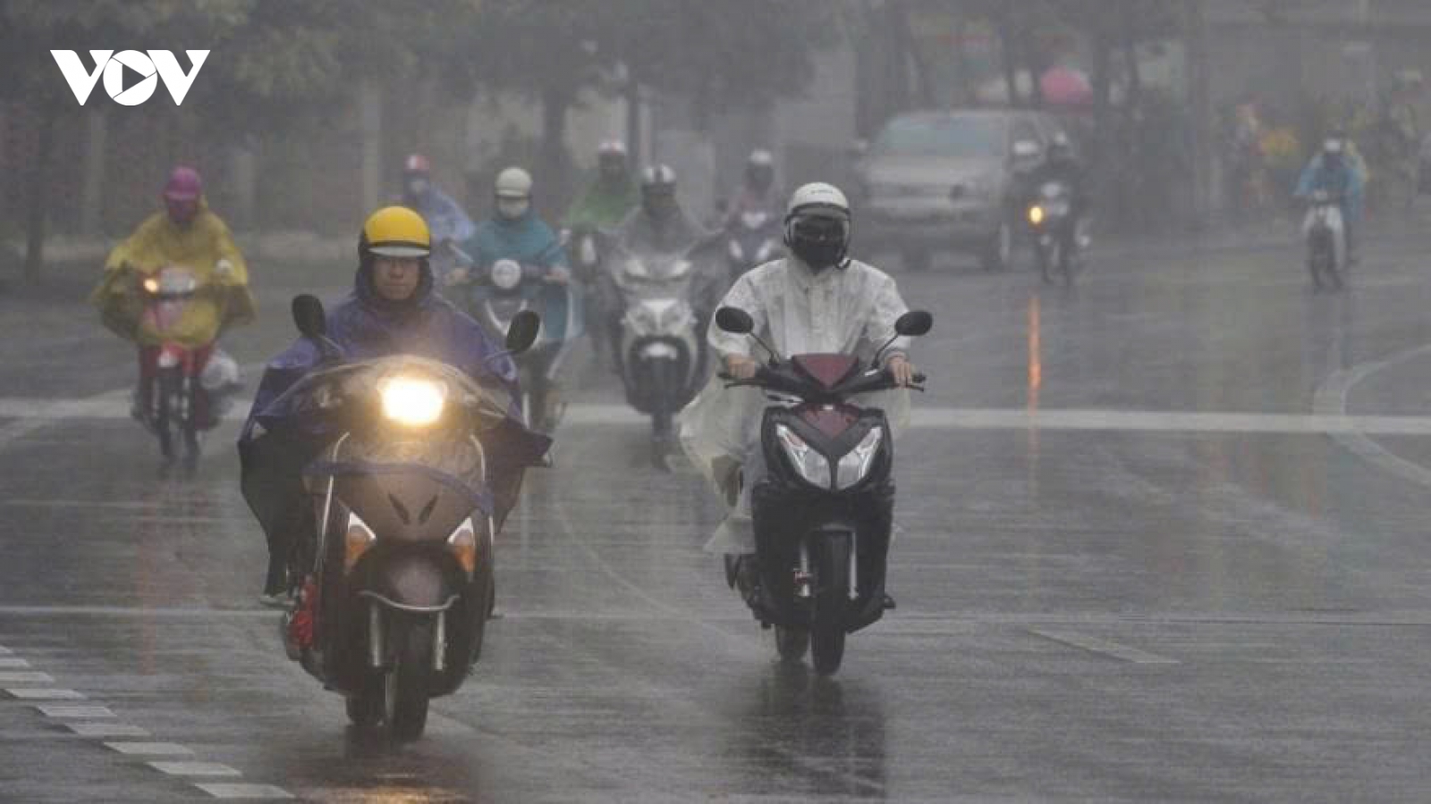 Thời tiết ngày 3/11: Rét đậm ở miền Bắc, mưa lớn kéo dài tại Trung Bộ