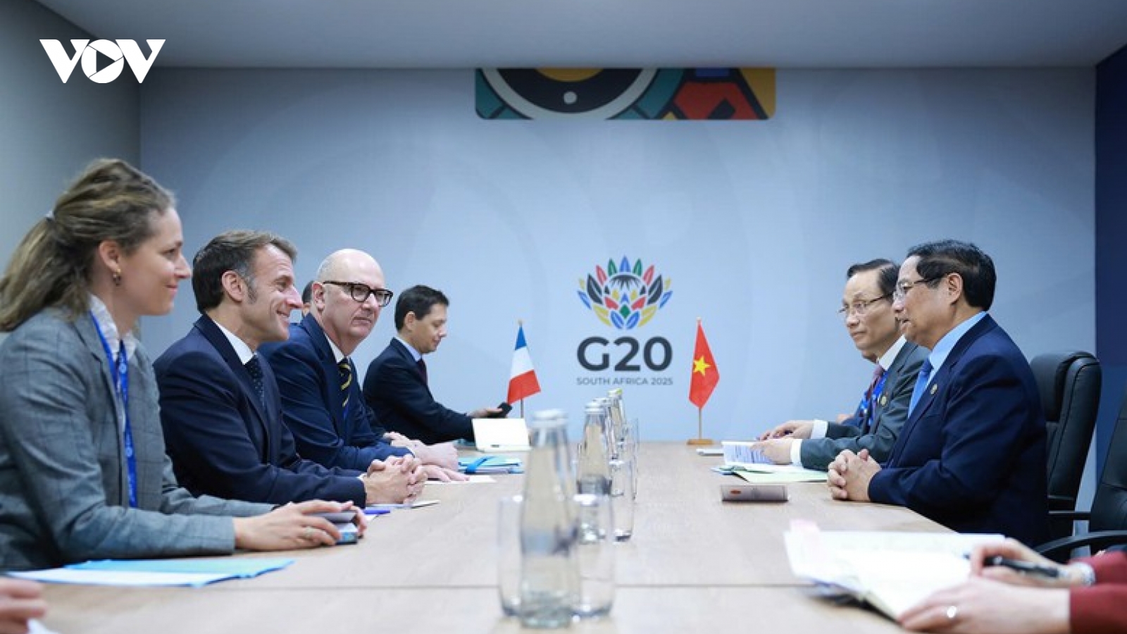 Thủ tướng Phạm Minh Chính gặp Tổng thống Pháp Emmanuel Macron