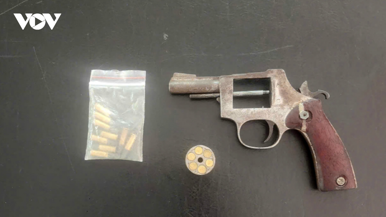 Bắt đối tượng tàng trữ ma túy và súng ở Quảng Ninh