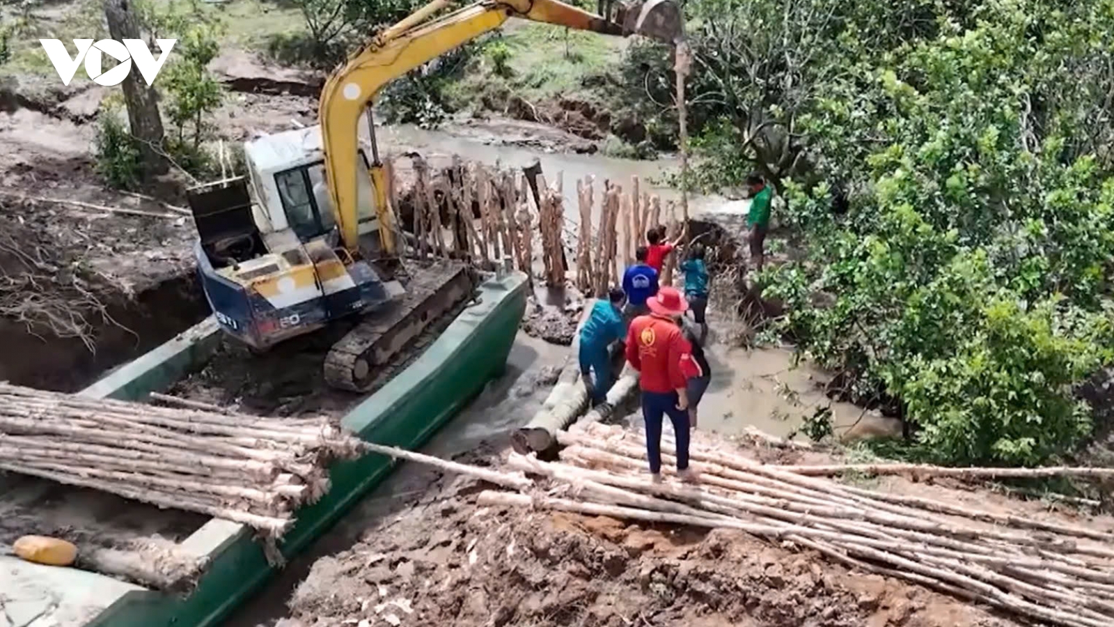 Vĩnh Long công bố tình huống khẩn cấp sạt lở đê bao cồn Thanh Long