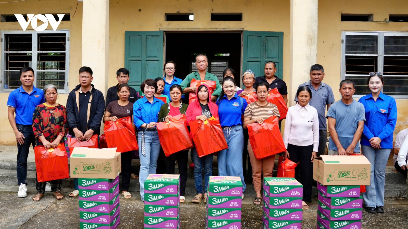 Đoàn Thanh niên Báo Điện tử TNVN trao quà hỗ trợ người dân khó khăn tại Lạng Sơn