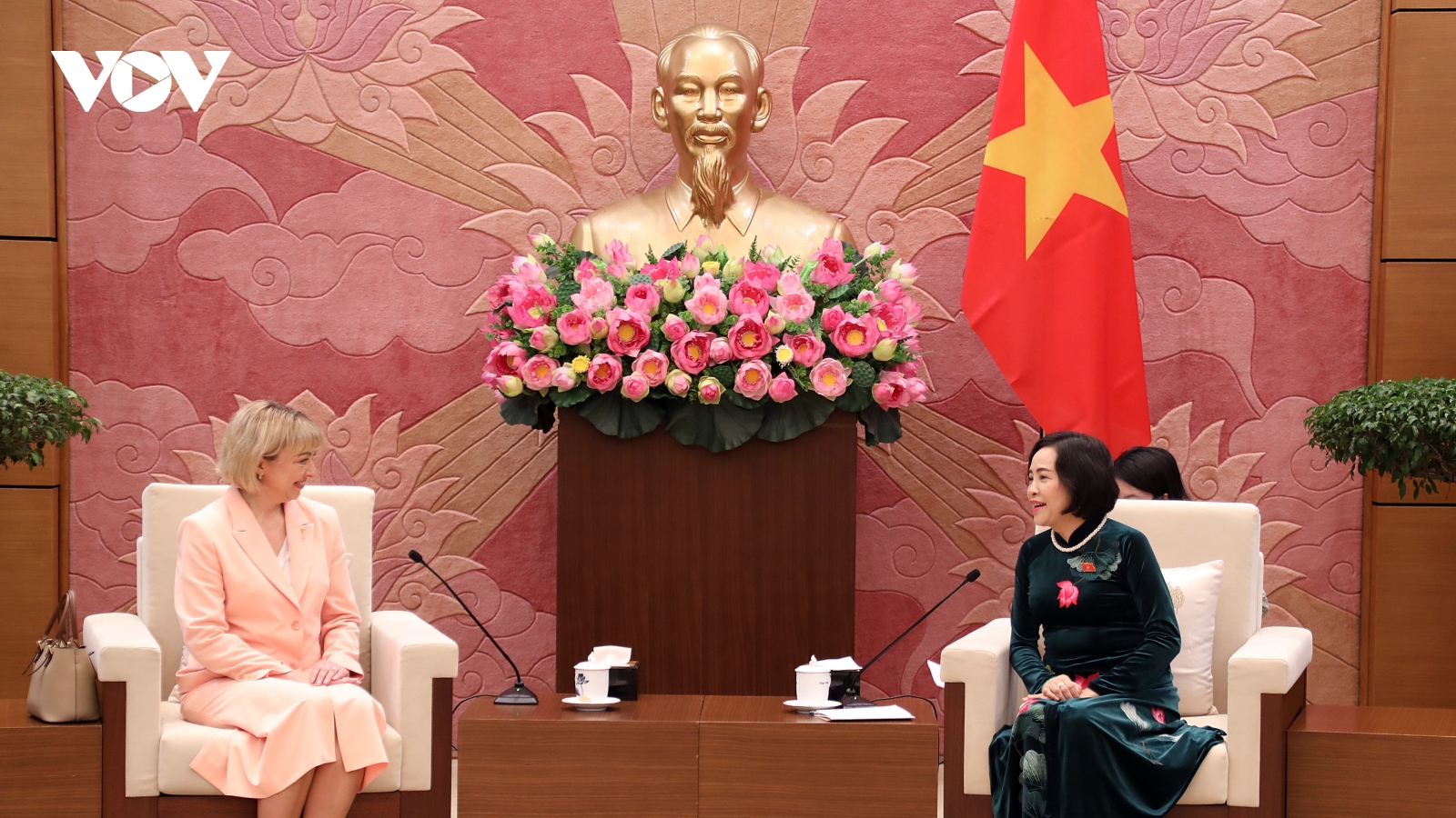 Phó Chủ tịch Quốc hội Nguyễn Thị Thanh tiếp Đoàn đại biểu Hội Phụ nữ Belarus