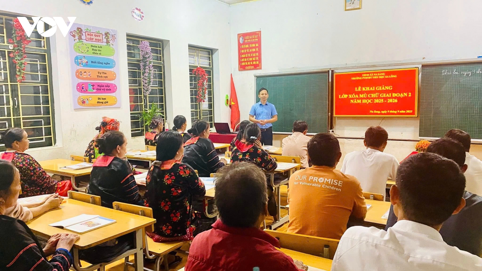 Xóa mù chữ từ những lớp học trong đêm