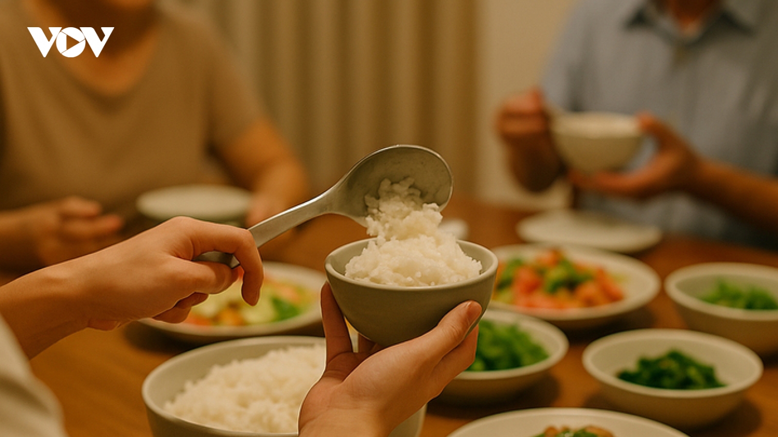 Vì sao người Việt thường kiêng xới cơm một lần?