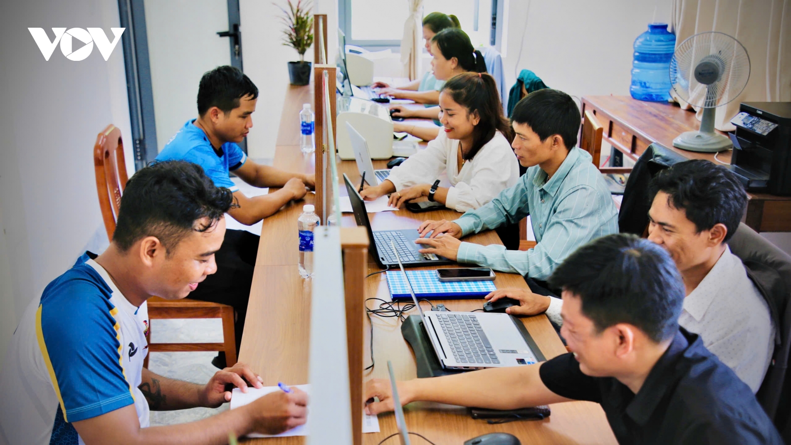 Thu hút người giỏi về cấp xã: Cần "đất dụng võ"