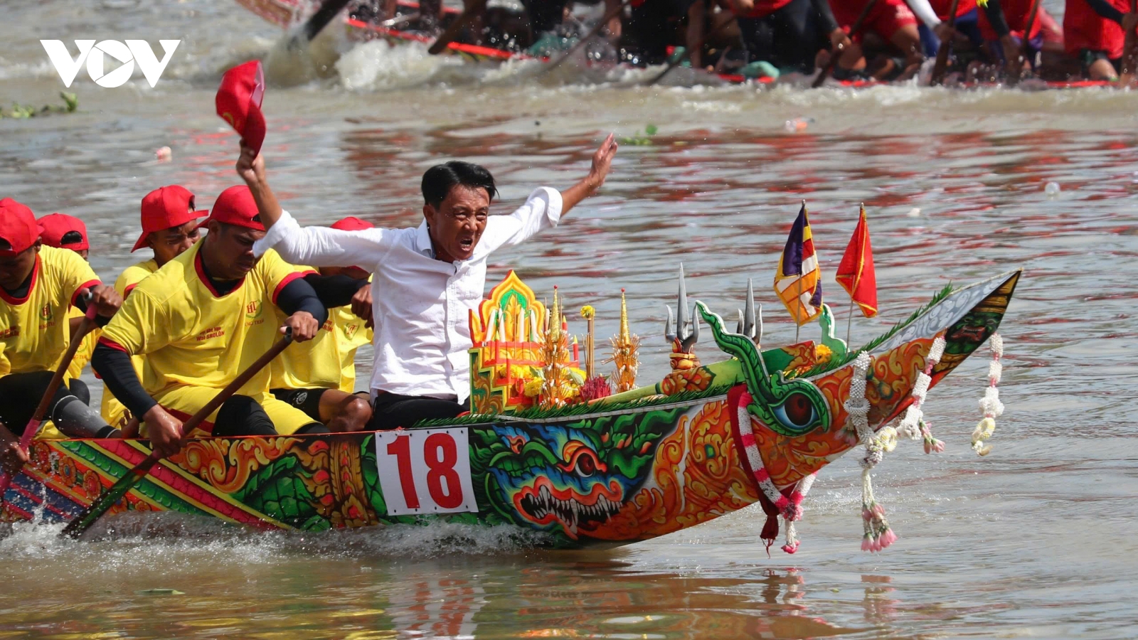 Linh vật biểu tượng và đôi mắt ghe ngo của đồng bào Khmer