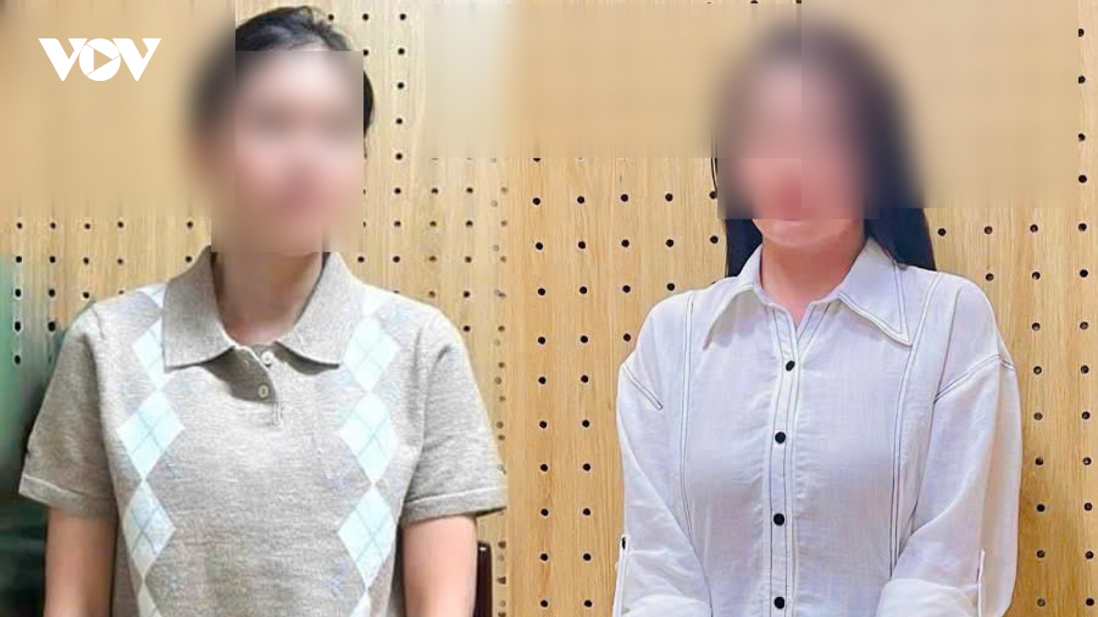 Tiệm massage, tắm hơi thuê người giả làm bác sĩ "moi" tiền người bệnh