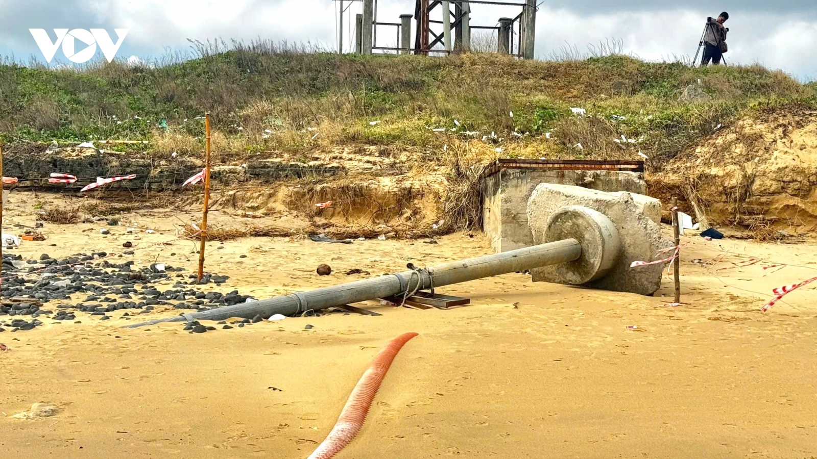 Sạt lở gây mất an toàn tuyến cáp ngầm cấp điện ra đảo Lý Sơn