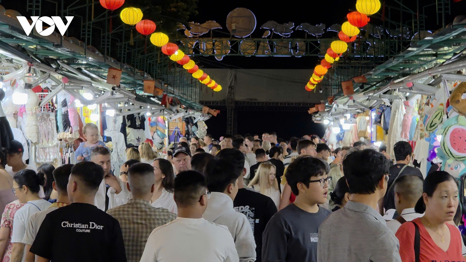 Chợ đêm Nha Trang: Tràn lan hàng giả hàng nhái