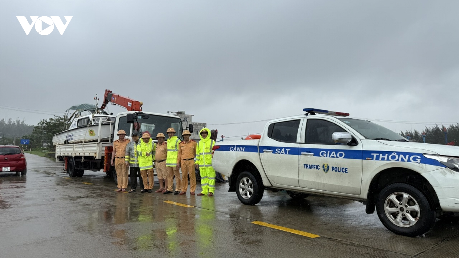 Công an tỉnh Quảng Ngãi khẩn cấp chi viện cho tỉnh Đắk Lắk ứng phó thiên tai