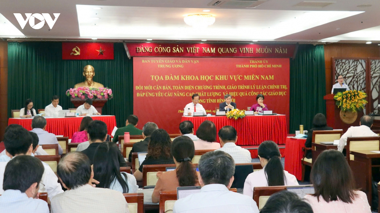 Hơn 500 đại biểu bàn giải pháp đổi mới toàn diện giáo trình lý luận chính trị