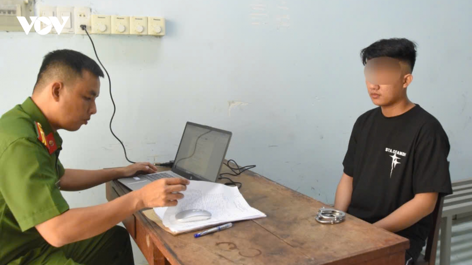 Bắt đối tượng cướp tiệm vàng là công nhân nợ nần cờ bạc online