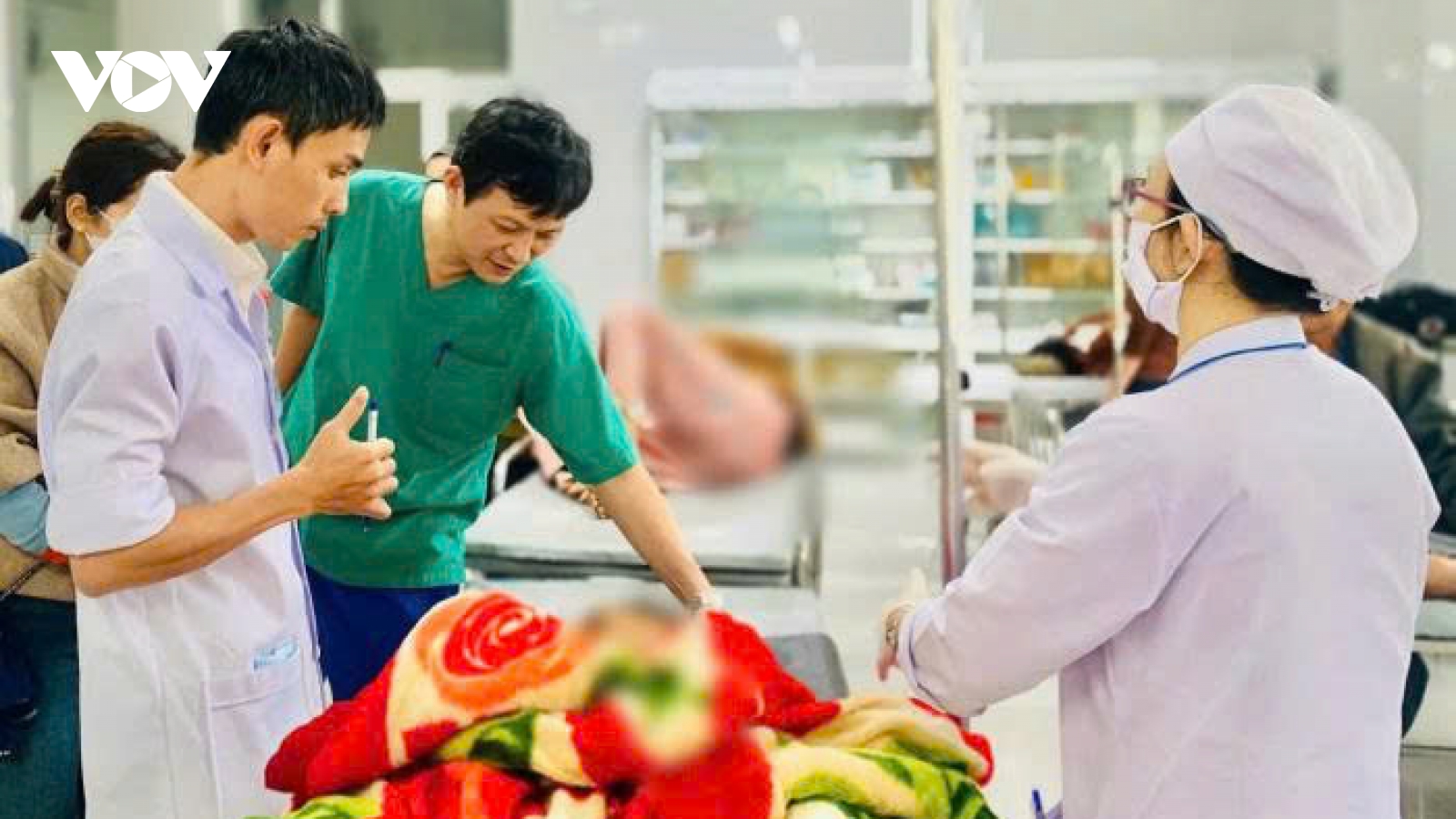 13 học sinh ở xã Cà Đam (Quảng Ngãi) bị tai nạn khi đi xe công nông trên sườn núi