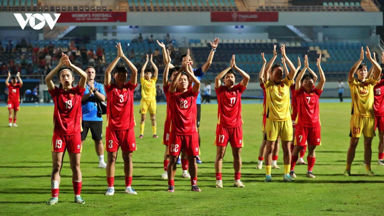 Khoảnh khắc HLV Mai Đức Chung và ĐT nữ Việt Nam vô địch trong lòng người hâm mộ