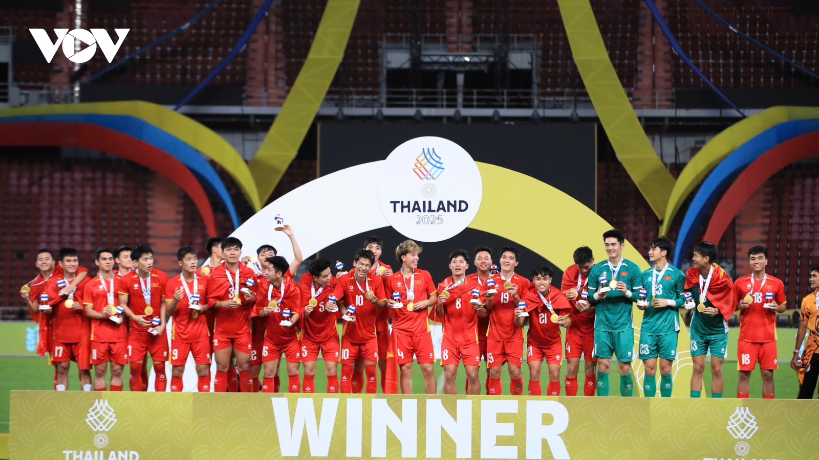 Khoảnh khắc U22 Việt Nam nhận HCV SEA Games 33