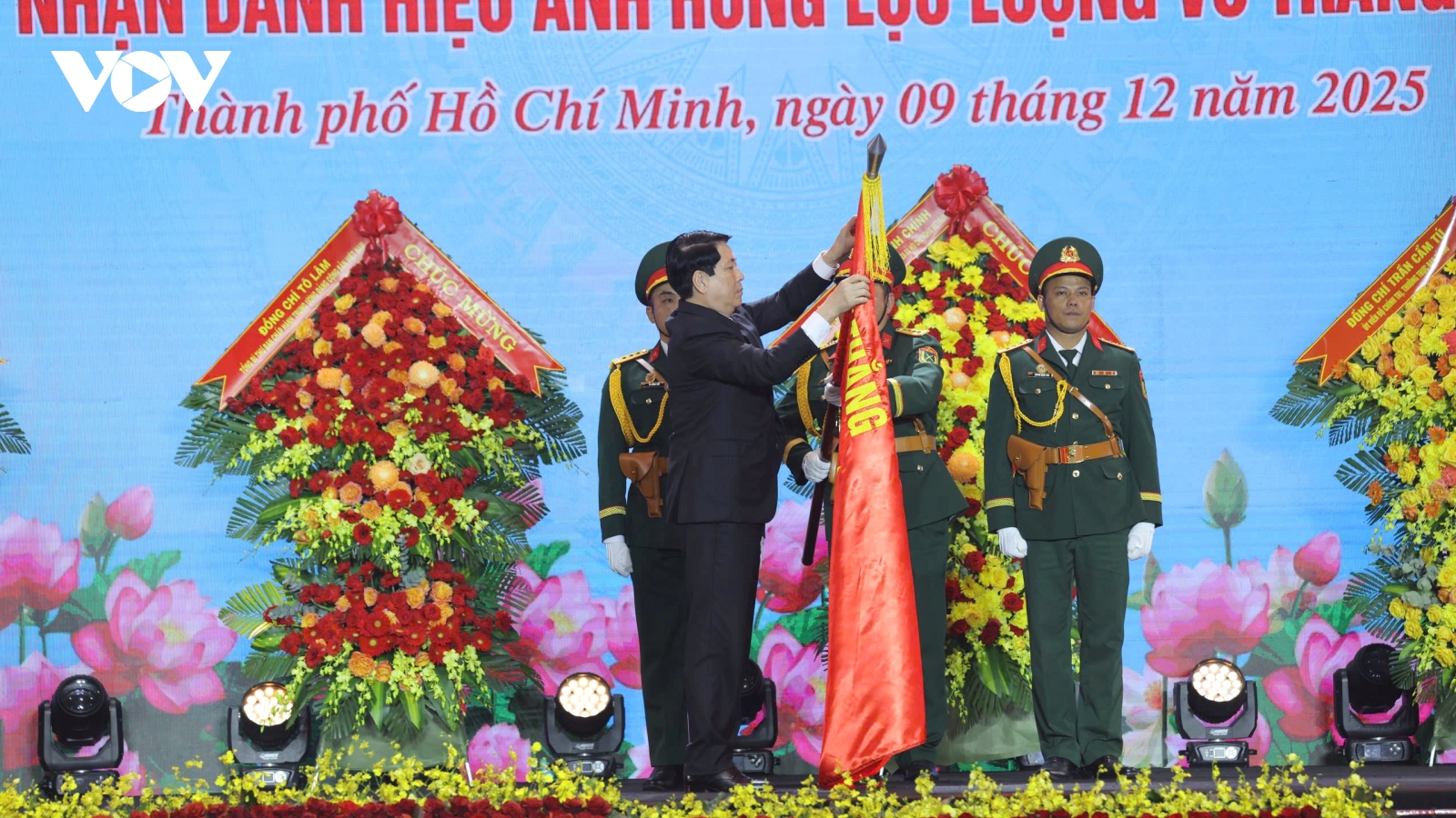 Chủ tịch nước trao danh hiệu Anh hùng Lực lượng vũ trang nhân dân tặng Quân khu 7