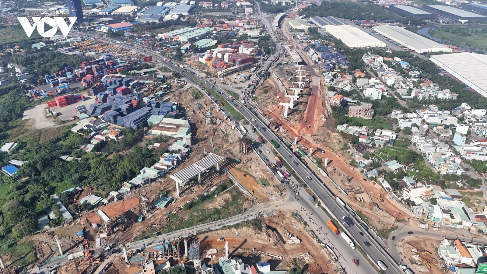 Dự án nút giao nghìn tỷ Tân Vạn vẫn ngổn ngang trước ngày về đích