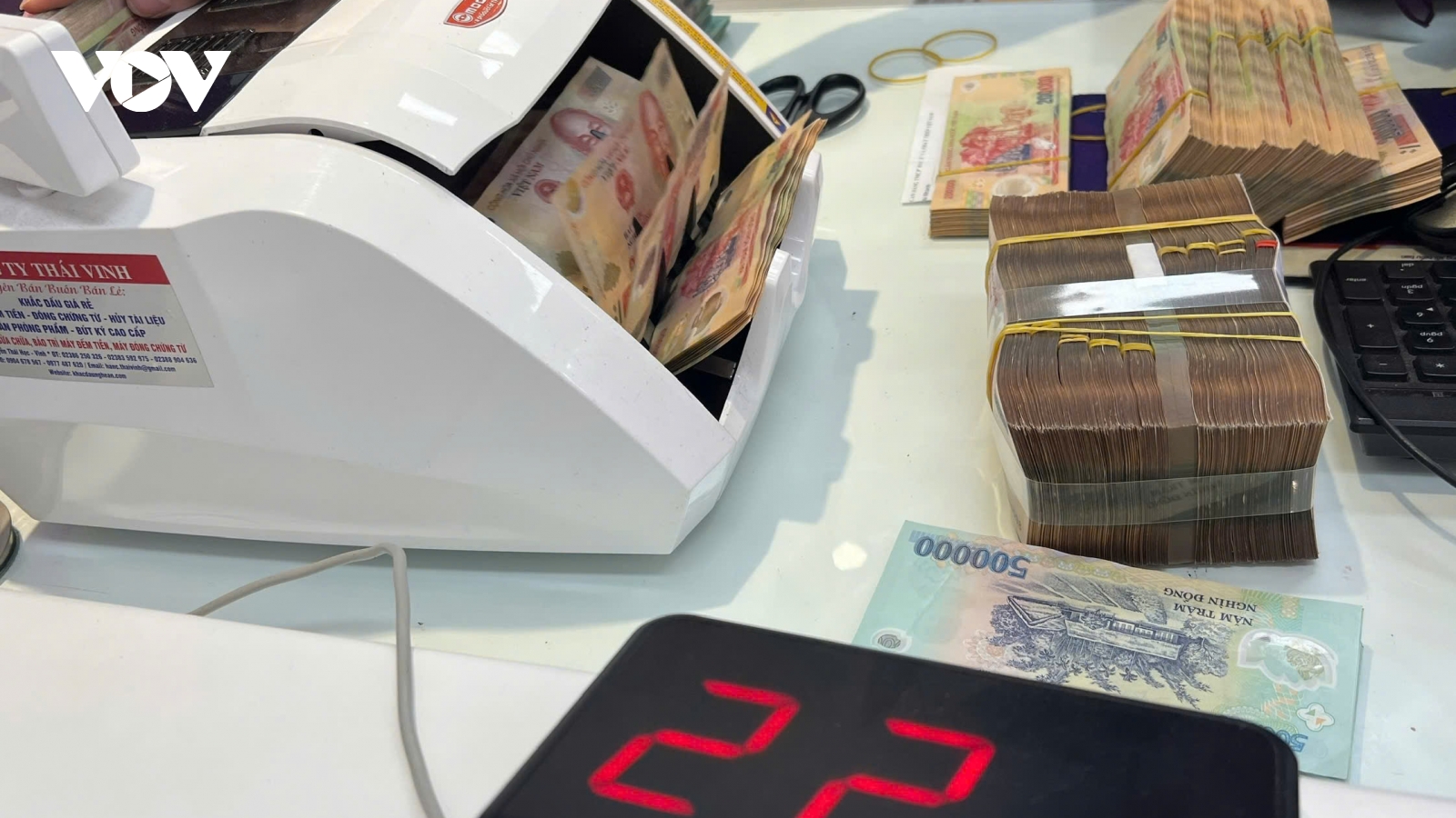 Nghệ An tặng 100.000 đồng cho người có công và đối tượng bảo trợ xã hội