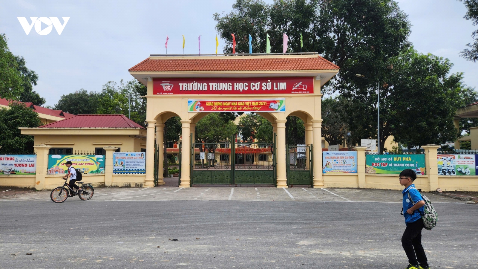 Nữ sinh lớp 8 bị bạn đánh hội đồng, Hiệu trưởng ở Bắc Ninh nói gì?