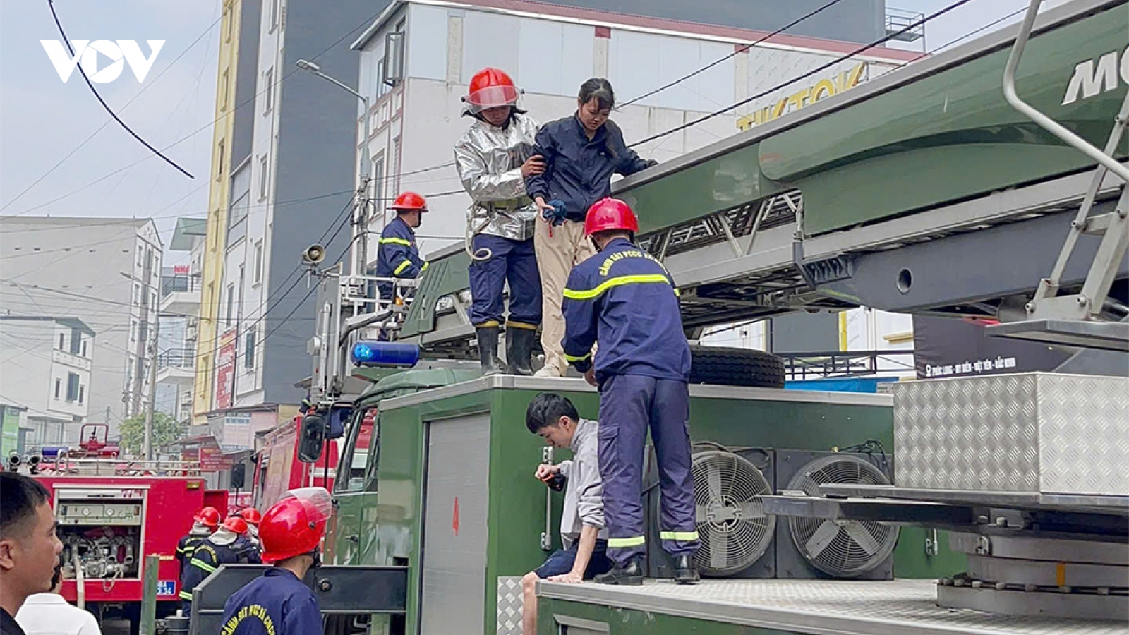 Giải cứu 8 người mắc kẹt trong vụ cháy nhà trọ ở phường Nếnh, Bắc Ninh