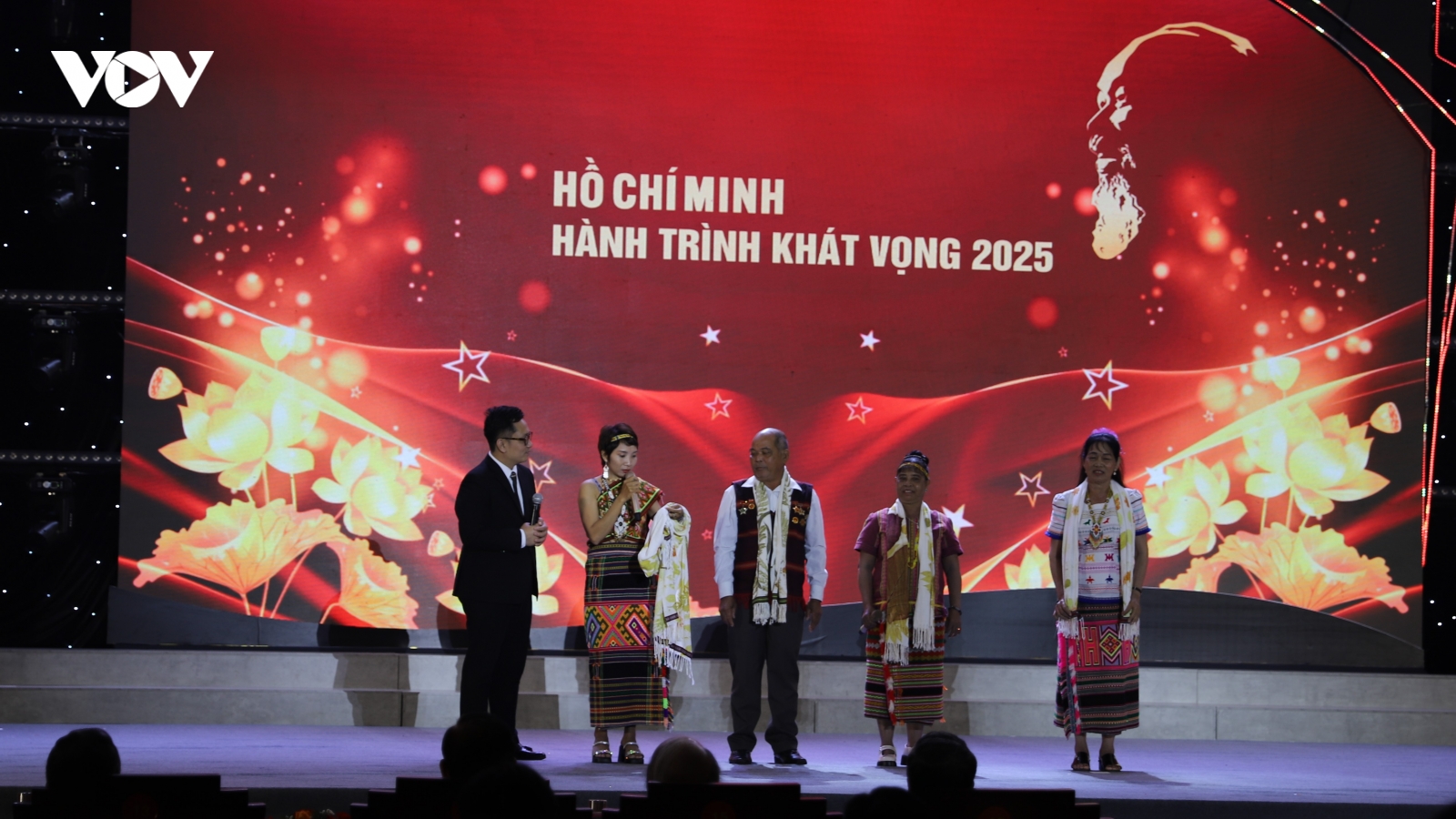 Vinh danh điển hình, lan tỏa kinh nghiệm quý trong học và làm theo Bác Hồ