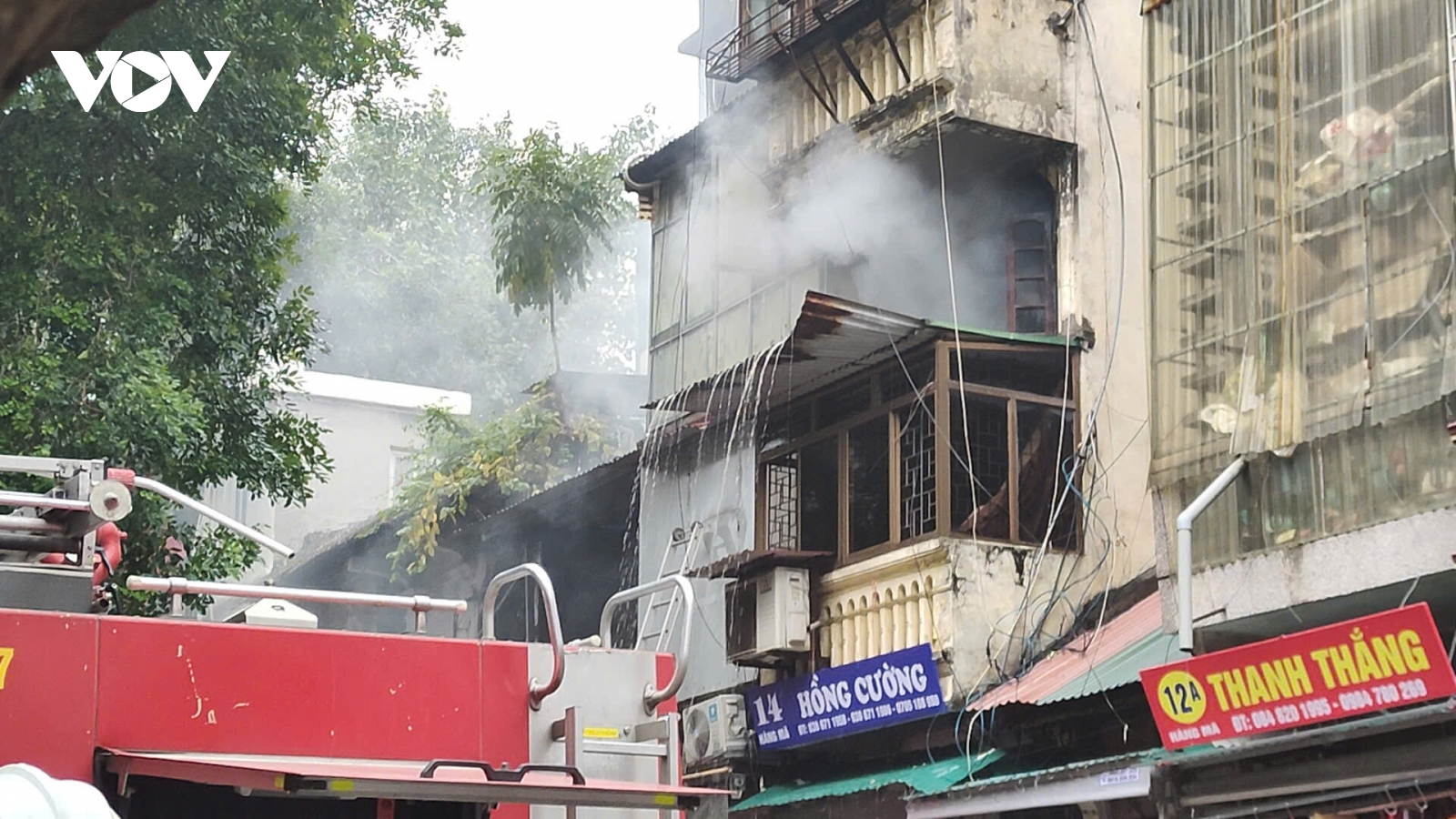 Cháy nhà 5 tầng ở phố Hàng Mã, Hà Nội
