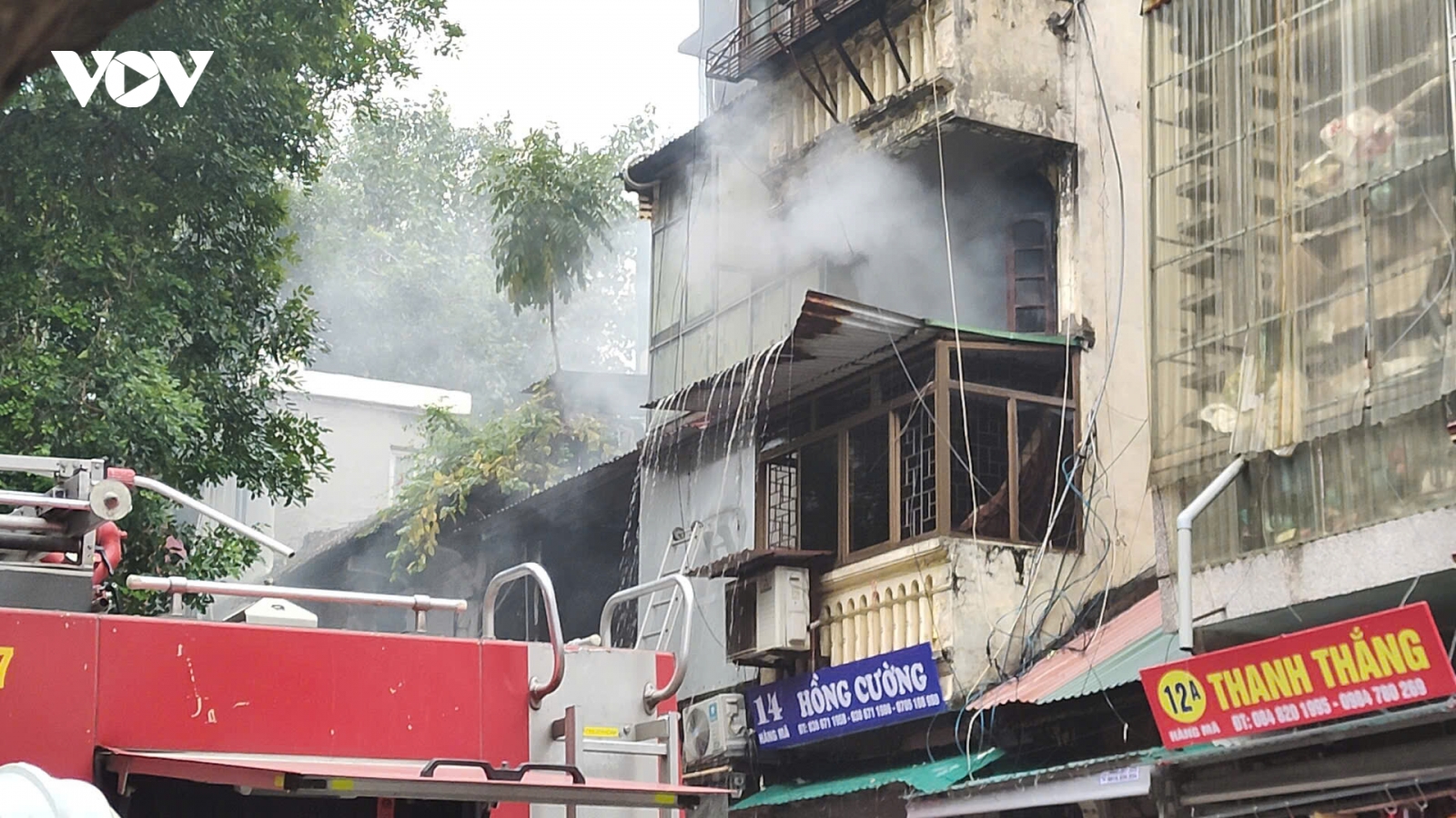 Cháy nhà 5 tầng ở phố Hàng Mã, Hà Nội