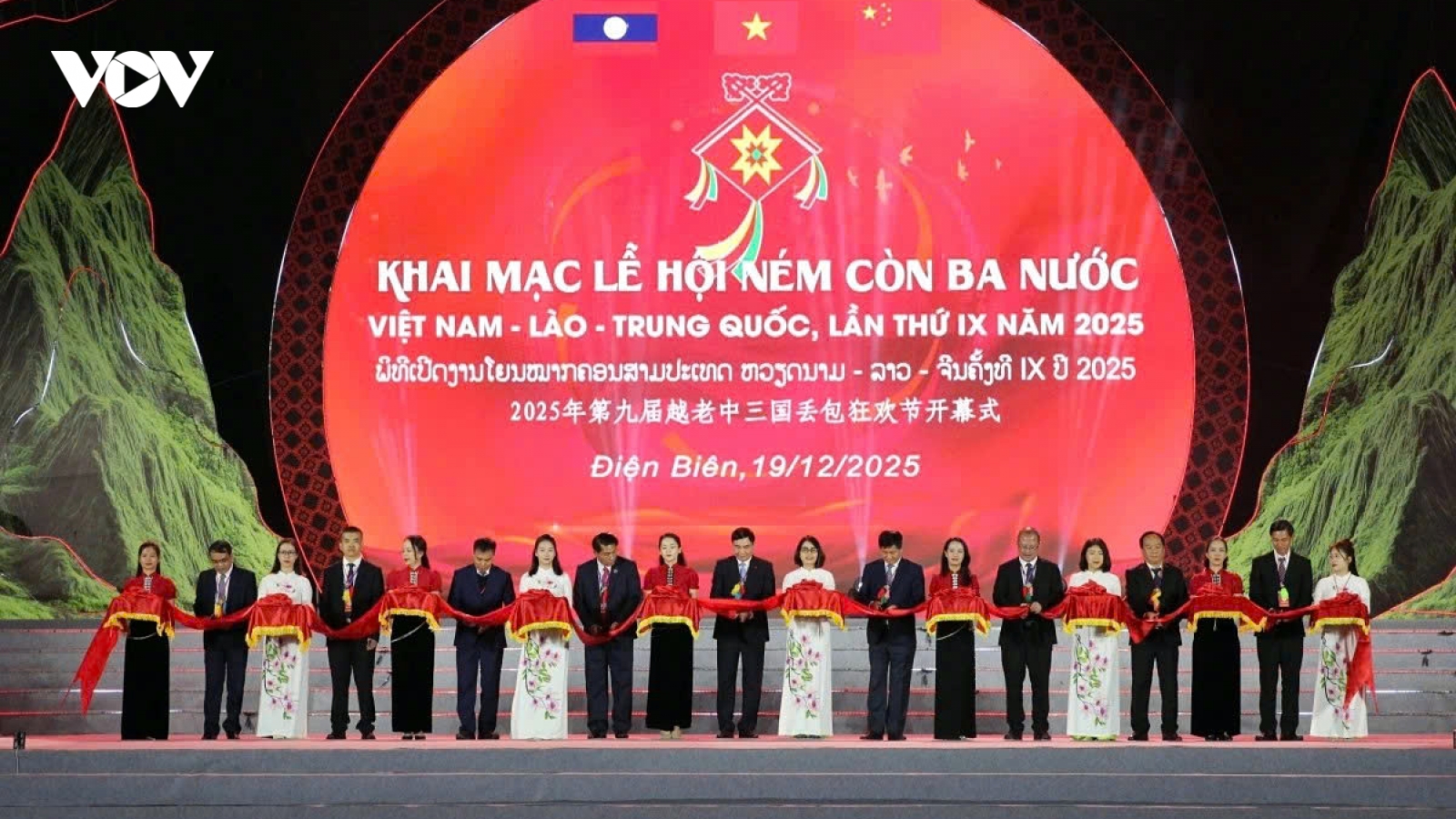 2025 Vietnam-Laos-China ball-throwing festival opens in Dien Bien