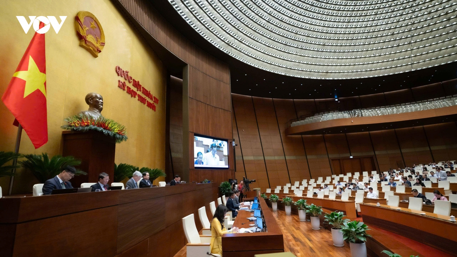 Quốc hội thảo luận báo cáo công tác nhiệm kỳ thành viên Chính phủ, Tòa, Viện...