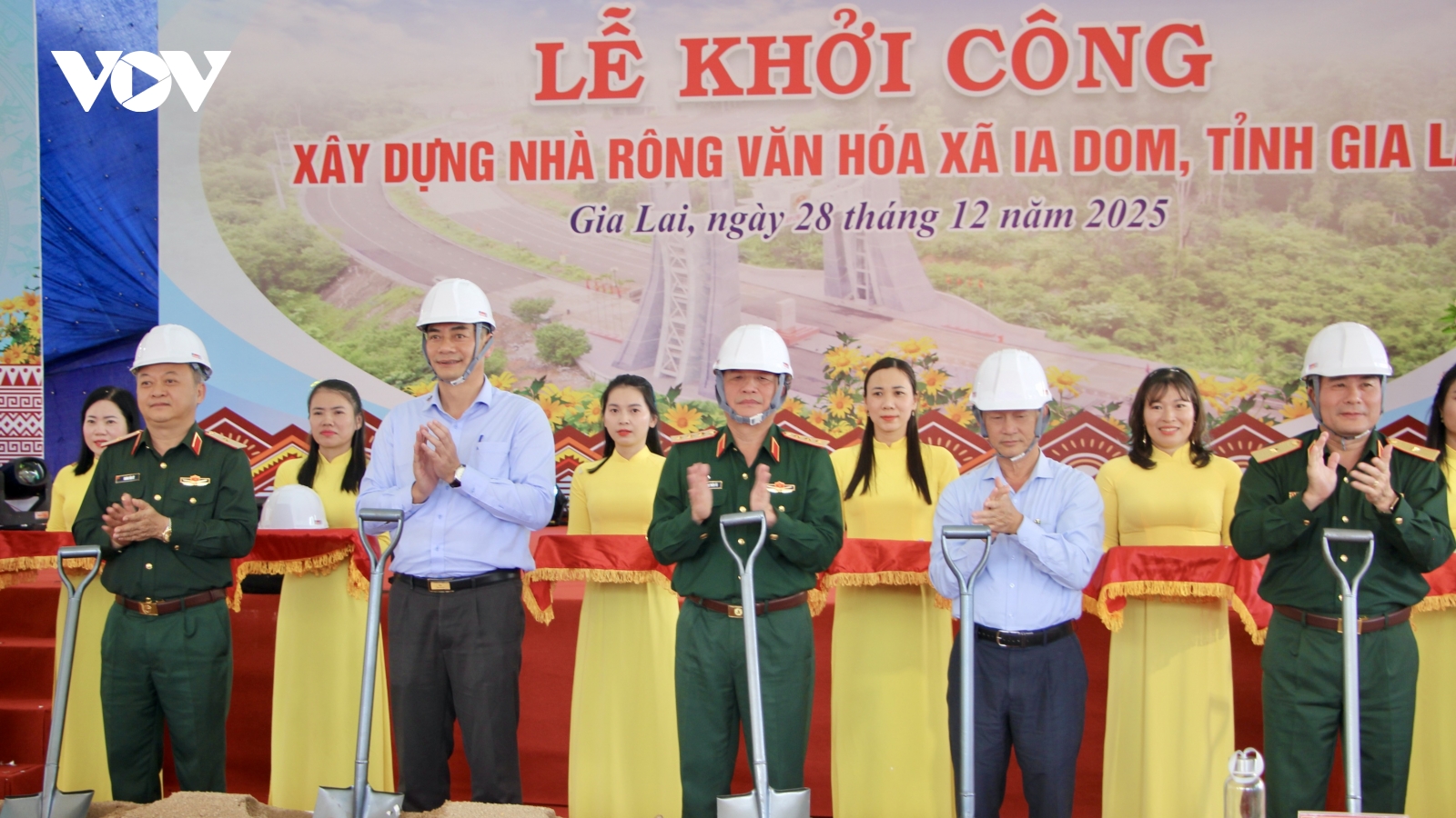 Quân đội xây dựng 9 nhà rông văn hóa tặng nhân dân biên giới Bắc Tây Nguyên