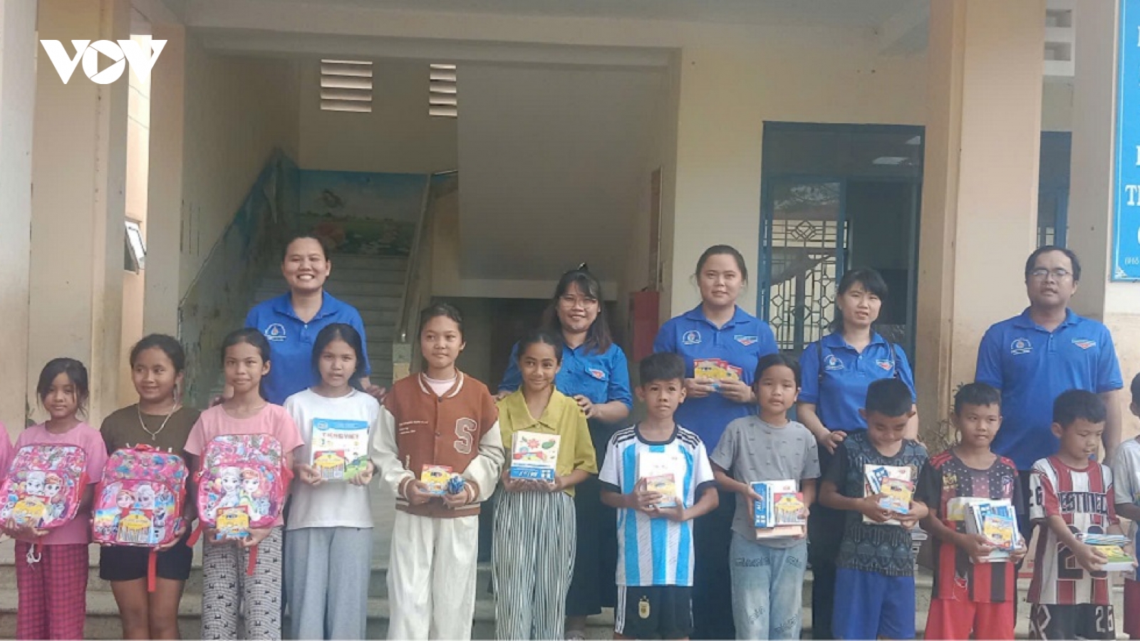 Gần 300 học sinh người Chăm bị ảnh hưởng bởi mưa lũ ở Lâm Đồng đã trở lại trường