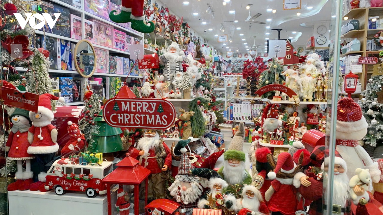 Thị trường Noel Đà Nẵng: Sản phẩm đa dạng, giá giảm sâu nhưng vắng người mua