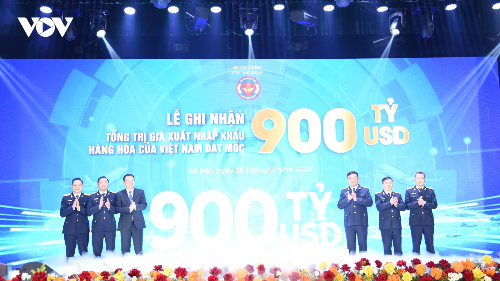 Xuất nhập khẩu Việt Nam 2025 đạt mức cao kỷ lục hơn 900 tỷ USD