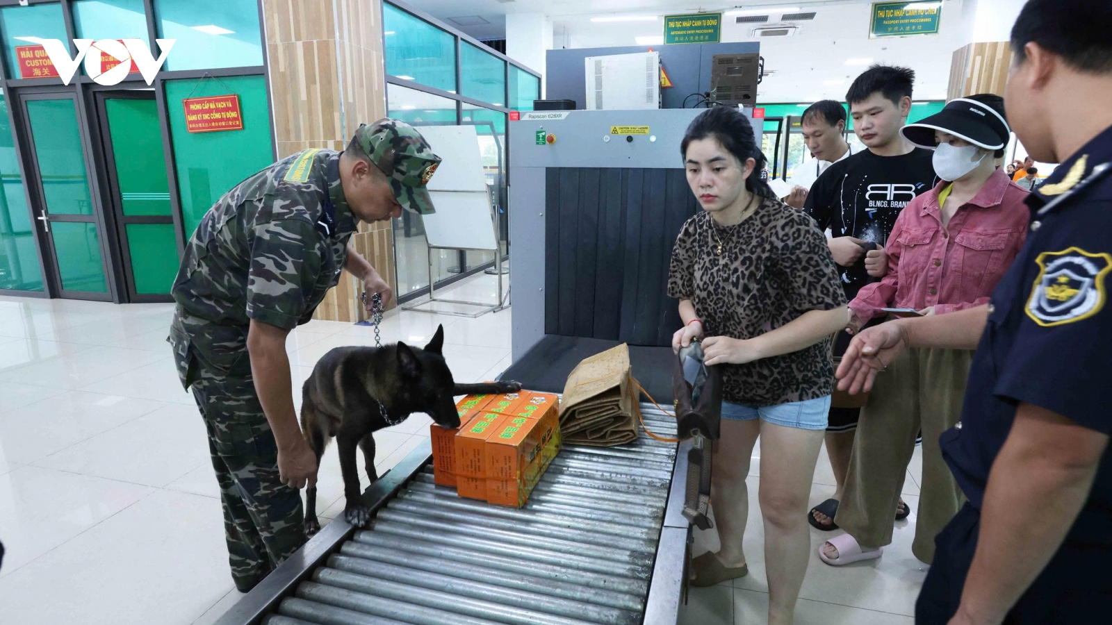 Lào Cai siết chặt nhiều lớp "vòng vây" chống buôn lậu dịp cuối năm