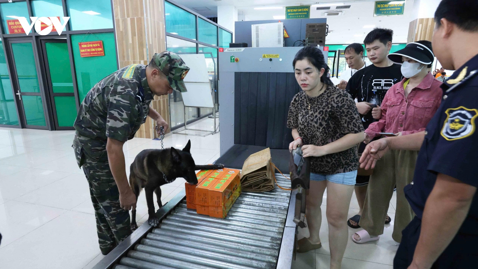 Lào Cai siết chặt nhiều lớp "vòng vây" chống buôn lậu dịp cuối năm