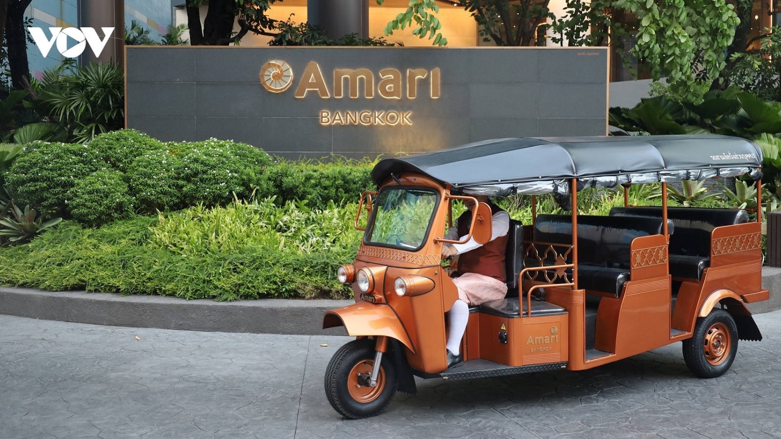 Ra mắt tour du lịch bằng xe tuk tuk điện tại Bangkok, Thái Lan