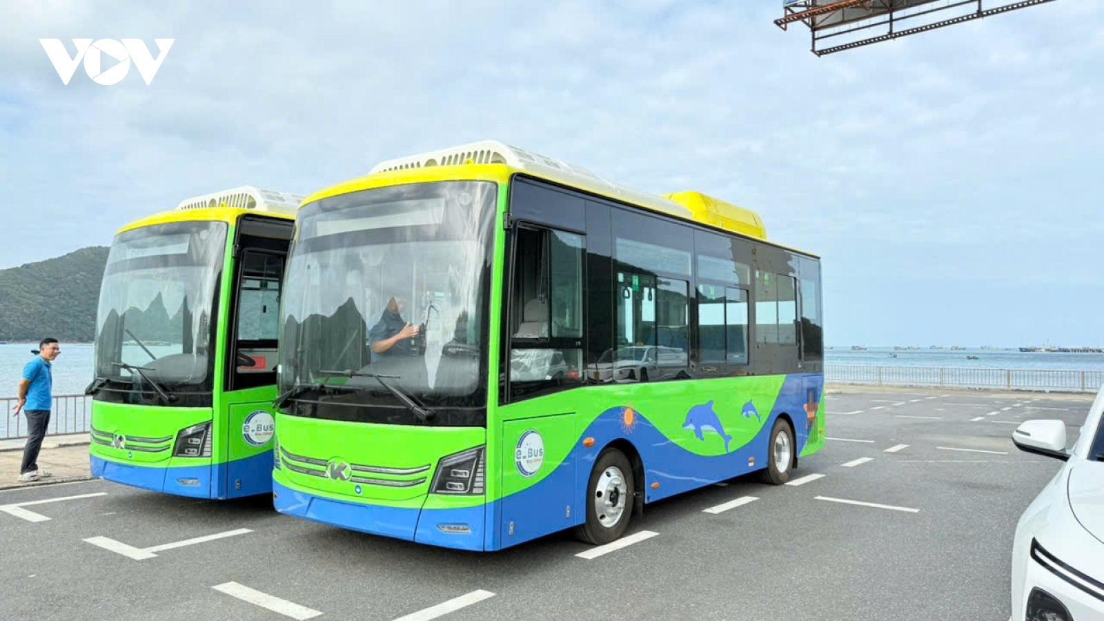 Khai trương tuyến xe buýt điện đầu tiên tại Đặc khu Côn Đảo